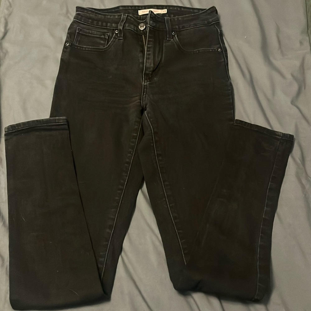 Pre owned Levi’s black high rise skinny size 25
